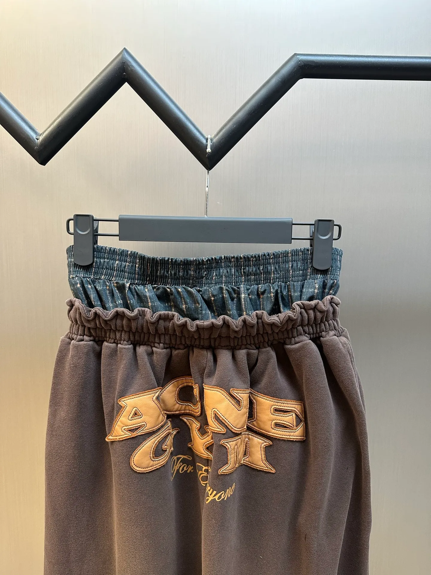 Acne Studios ， ， Dark Coffee Brown ， ， ， ， ， ACNE GYM Brown ，For Everyone ， ， Retro 。 ， ， ACNE GYM ， 。 ， ， ， 。 ， ， ， 。 size：s m l xl